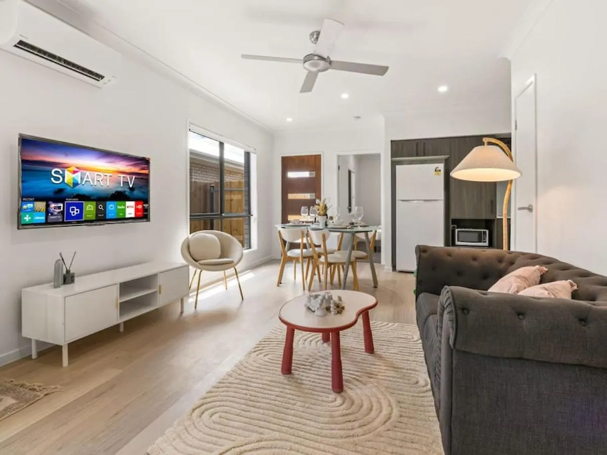 Tranquil 2Br Retreat With Local Charm And Comfort Browns Plains 0*,  Australia